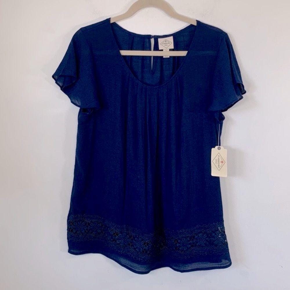 St. John’s Bay NWT Hi-Low Hemline Floral Embroidery Womens Size L Pleated Blouse